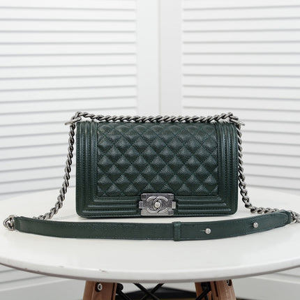 CAVIAR BOY BAG MEDIUM 67086 MOSS GREEN