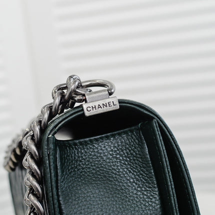 CAVIAR BOY BAG MEDIUM 67086 MOSS GREEN