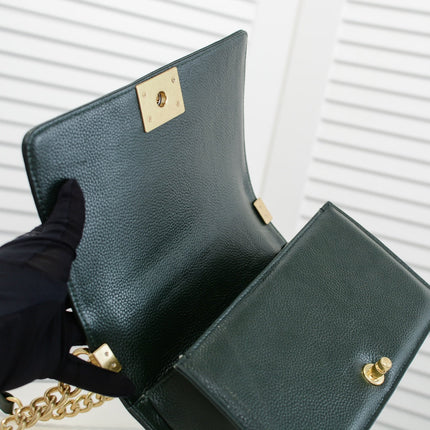 CAVIAR BOY BAG MEDIUM 67086 MOSS GREEN
