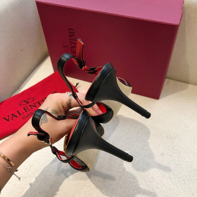VLOGO SIGNATURE BLACK CALFSKIN HIGH SLINGBACK PUMP 7 CM WITH GOLD LOGO