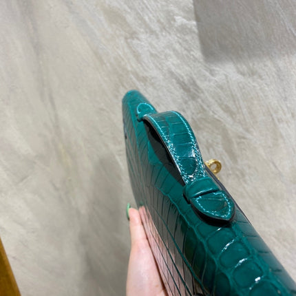 KELLY CUT 31 IN PINE GREEN SHINNY ALLIGATOR LEATHER WITH GOLD HARDWARE