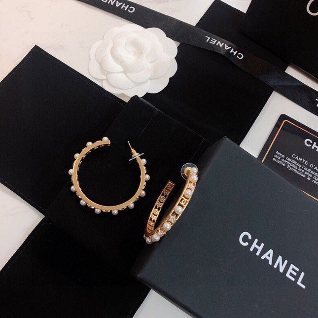 CHANEL 26S PEARL & CRYSTAL EMBELLISHED HOOP EARRINGS IN GOLD METAL 631085