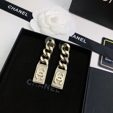 CHANEL 26S DOUBLE C LOGO CHAIN LINK RECTANGULAR PAVE CRYSTAL DROP EARRINGS IN GOLD METAL 631078