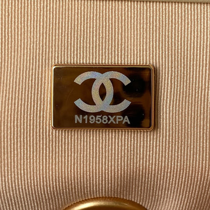 CC LARGE 30 FLAP BAG IN BEIGE CREAM LAMBSKIN