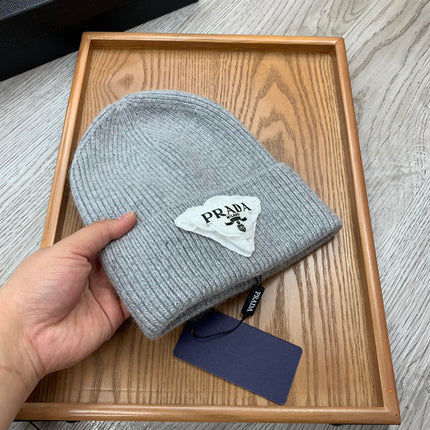 BEANIE HAT IN PALE GRAY WOOL 431360