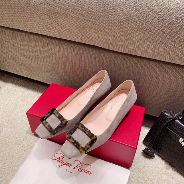 BELLE VIVIER PUMPS IN TAUPE SUEDE TORTOISESHELL BUCKLE