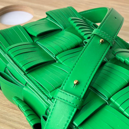 SMALL CASSETTE 23 IN GREEN FRINGED CALFSKIN