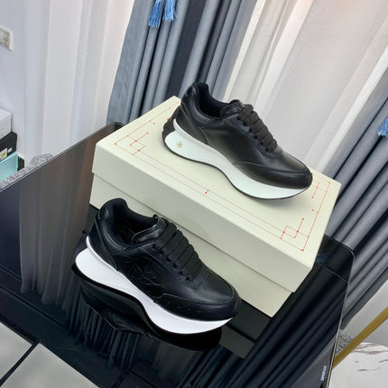 SPRINT RUNNER LOW-TOP IN BLACK CALFSKIN EMBOSSED LOGO