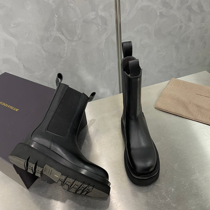 BV LUG CHELSEA BOOT IN BLACK CALFSKIN