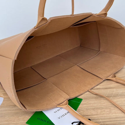 ARCO TOTE 36 IN TAN BROWN CALFSKIN