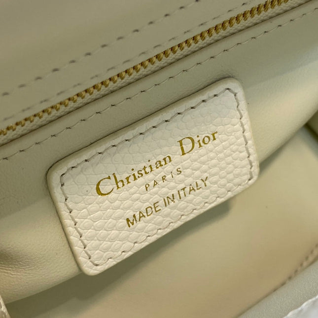 MINI LADY 17 BAG IN WHITE EMBOSSED LAMBSKIN WITH GOLDEN CLASP