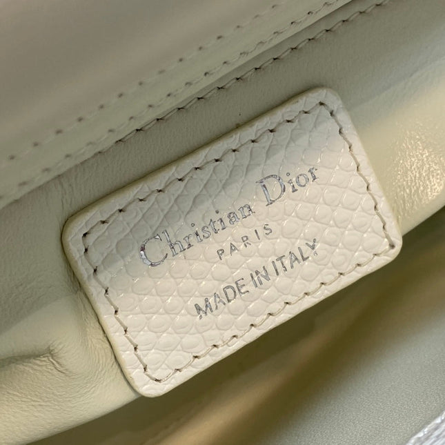 MINI LADY 17 BAG IN WHITE EMBOSSED LAMBSKIN WITH SILVER CLASP