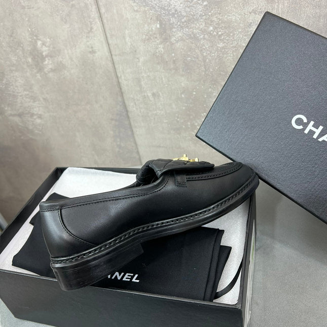 CHANEL 26S LOAFERS IN BLACK QUILTED CALFSKIN WITH CC LOGO