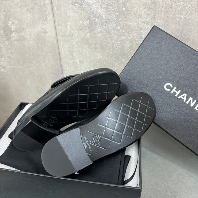 CHANEL 26S LOAFERS IN BLACK QUILTED CALFSKIN WITH CC LOGO