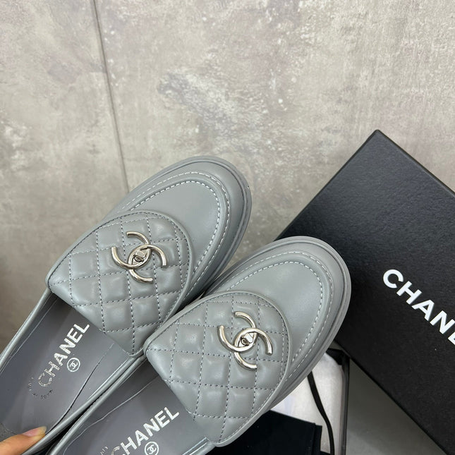 CHANEL 26S LOAFERS IN GREY QUILTED CALFSKIN WITH CC LOGO