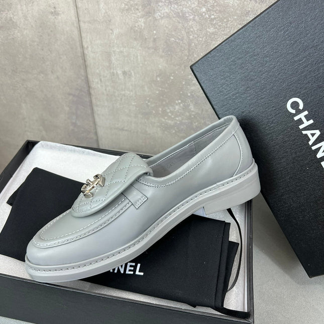CHANEL 26S LOAFERS IN GREY QUILTED CALFSKIN WITH CC LOGO