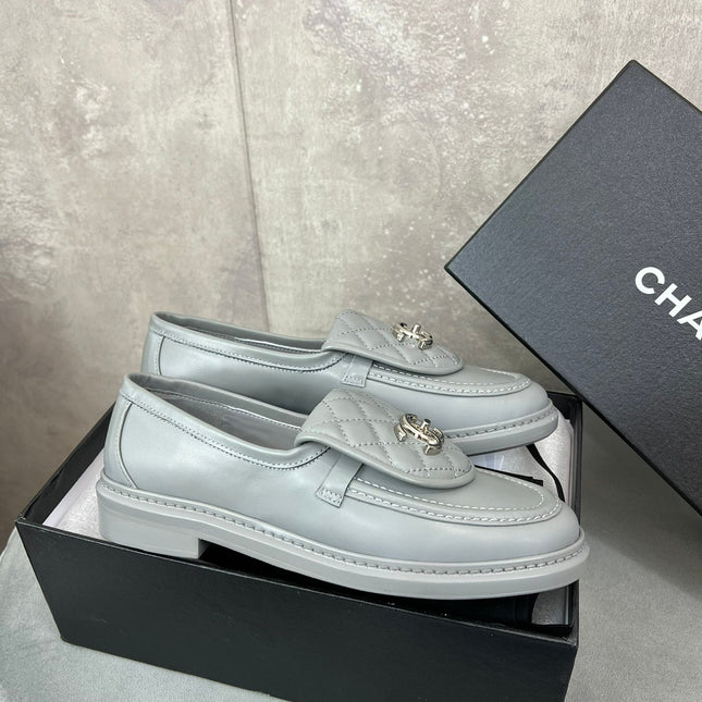 CHANEL 26S LOAFERS IN GREY QUILTED CALFSKIN WITH CC LOGO