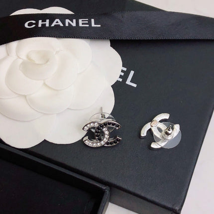 CHANEL 26S DOUBLE C LOGO BLACK CRYSTAL PAVE STUD EARRINGS IN SILVER METAL 633228