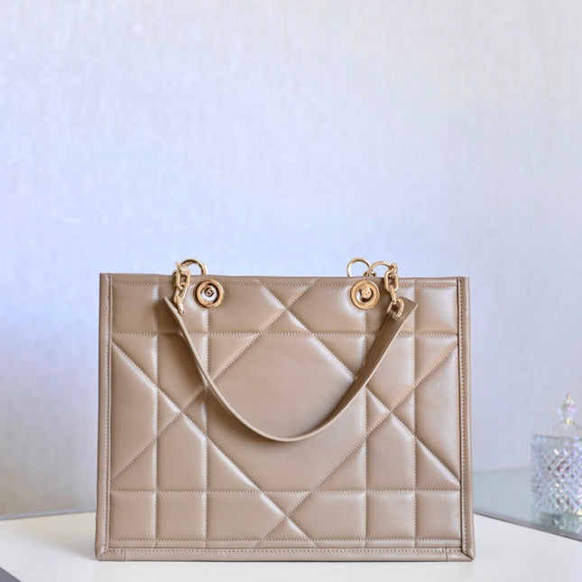 MEDIUM TOTE BOOK 26 BAG IN BEIGE CREAM CALFSKIN