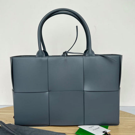 ARCO TOTE 36 IN TROUT GRAY CALFSKIN