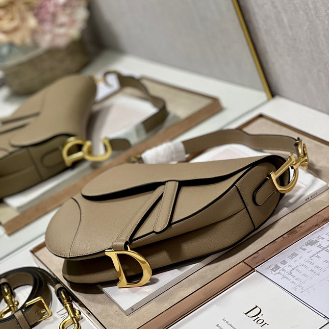 DIOR 26S SADDLE BAG 19 IN BEIGE CALFSKIN