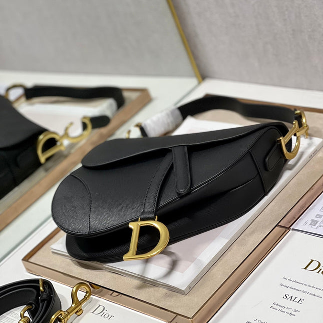 DIOR 26S SADDLE BAG 19 IN BLACK CALFSKIN GOLD-TONE HARDWARE