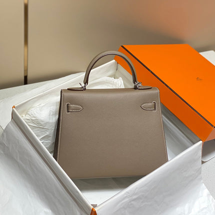 KELLY 28CM IN ETOUPE EPSOM CALFSKIN SILVER HARDWARE