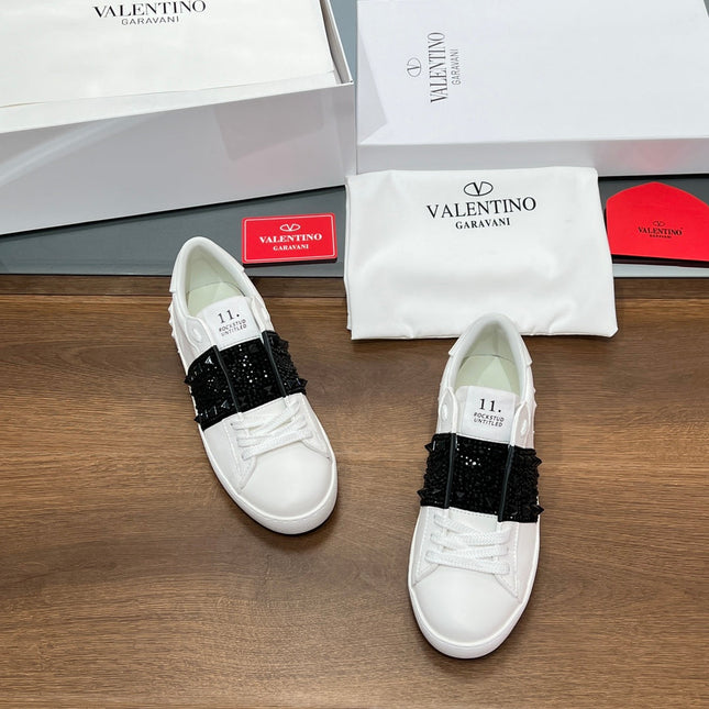 VALENTINO 25S GARAVANI ROCKSTUD UNTITLED STUDDED SNEAKERS IN WHITE LAMBSKIN AND BLACK STONE-EMBELLISHED