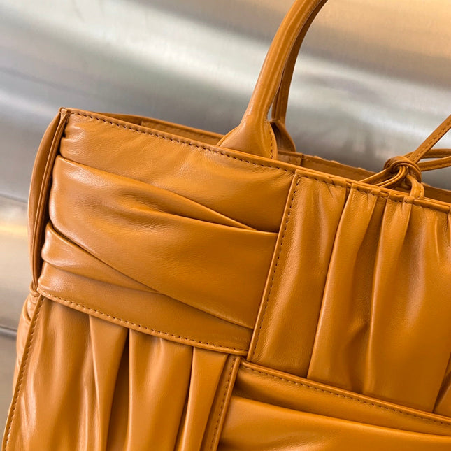 SMALL ARCO TOTE 30 IN PIZAZZ ORANGE SOFT LAMBSKIN