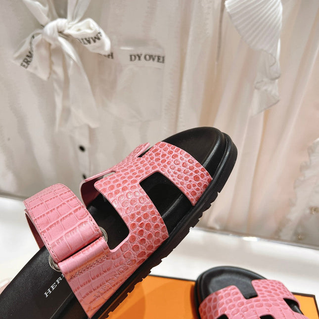 CHYPRE SANDAL BLACK AND BRIGHT PINK LAMBSKIN