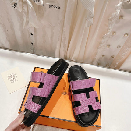 CHYPRE SANDAL BLACK AND LAVENDER LAMBSKIN