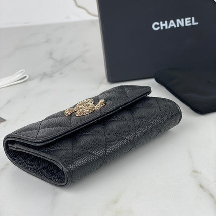 CC FLAP CARD HOLDER 11 BLACK GRAINED CALFSKIN GOLD ICON