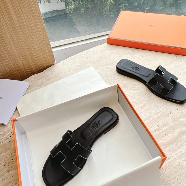 0RAN SANDAL IN BLACK CALFSKIN 202622