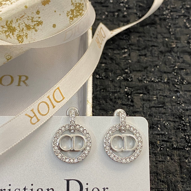 CD 26S CRYSTAL CIRCLE LOGO DROP EARRINGS IN SILVER TONE METAL 644469