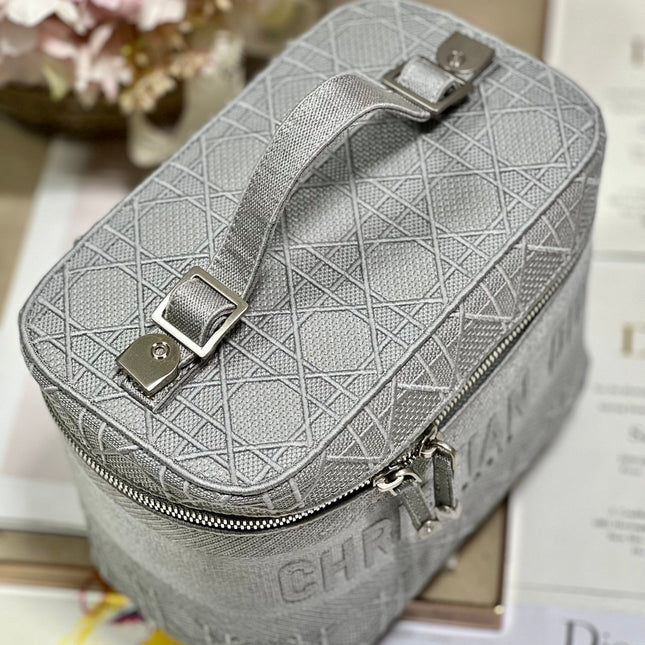 SMALL 25 TRAVEL VANITY CASE WITH SHOULDER STRAP DOVE GRAY
