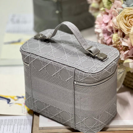 SMALL 25 TRAVEL VANITY CASE WITH SHOULDER STRAP DOVE GRAY