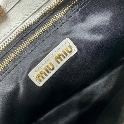 SHOULDER BAG 33 IN WHITE CALFSKIN GOLD HARDWARE