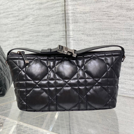TRAVEL NOMAD POUCH 22 IN BLACK MACROCANNAGE LAMBSKIN