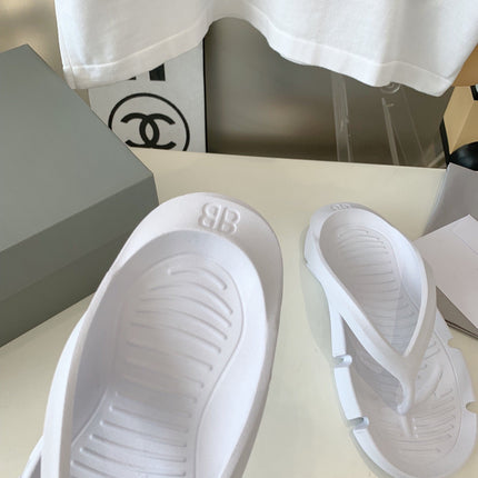 THONG SANDALS IN WHITE RUBBER