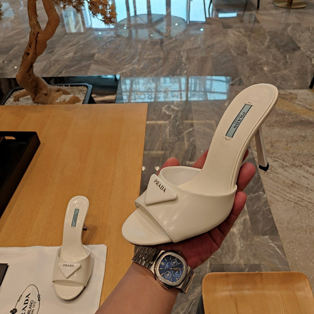 PRADA 26S OPEN TOE MULES 100MM IN IVORY WHITE PATENT CALFSKIN WITH LOGO