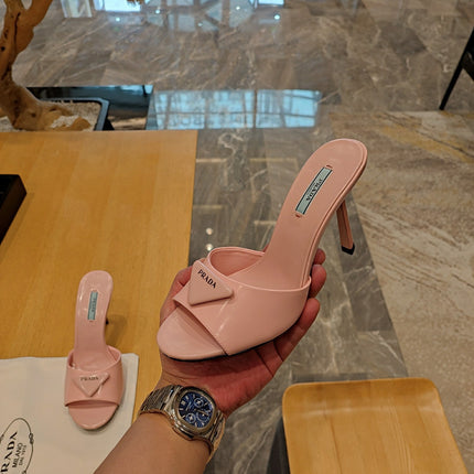 PRADA 26S OPEN TOE MULES 100MM IN BLUSH PINK PATENT CALFSKIN WITH LOGO