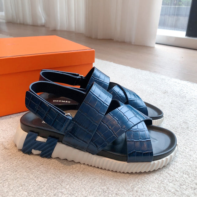 HM ELECTRIC CROCODILE MOTIF SANDAL AZURE CALFSKIN