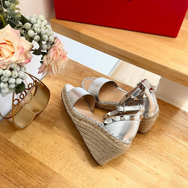 VALENTINO 26S WEDGE SANDALS IN SILVER METALLIC CALFSKIN