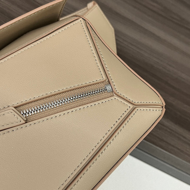 LOEWE 26S PUZZLE EDGE MEDIUM BAG 24 IN BEIGE CALFSKIN