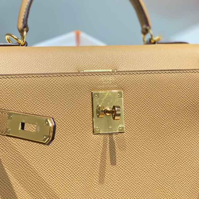 KELLY 28CM IN CHAI EPSOM CALFSKIN GOLD HARDWARE