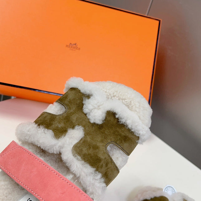 HM 26S SANDAL IN CREAM WHITE WOOL AND OLIVE GREEN SUEDE