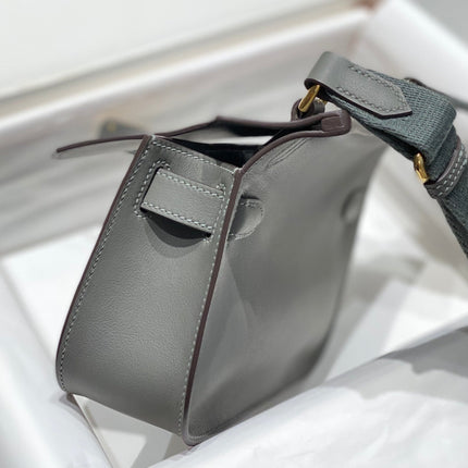 HM JYPSIERE SHOULDER BAG 23 IN GREY CALFSKIN GOLD HARDWARE
