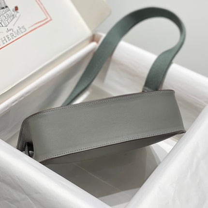HM JYPSIERE SHOULDER BAG 23 IN GREY CALFSKIN GOLD HARDWARE