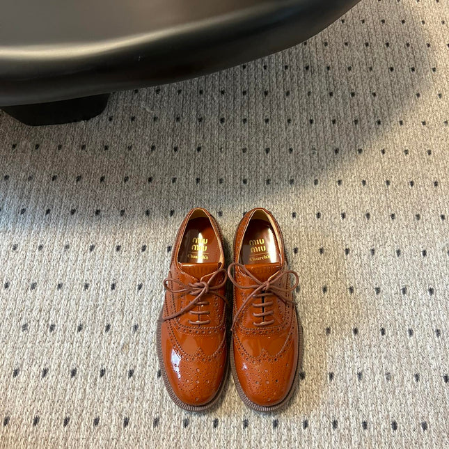 MIUMIU 26S LACE-UP BROGUE LOAFERS IN RUST ORANGE PATENT CALFSKIN