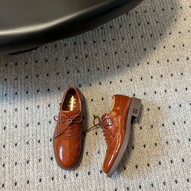 MIUMIU 26S LACE-UP BROGUE LOAFERS IN RUST ORANGE PATENT CALFSKIN